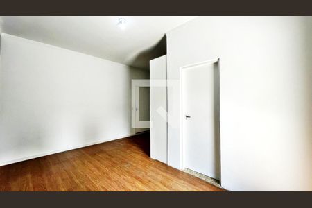 Casa à venda com 826m², 5 quartos e 12 vagas Casa à venda com 826m², 5 quartos e 12 vagasSuíte 4