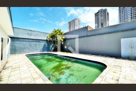 Casa à venda com 826m², 5 quartos e 12 vagas Casa à venda com 826m², 5 quartos e 12 vagasÁrea da Piscina