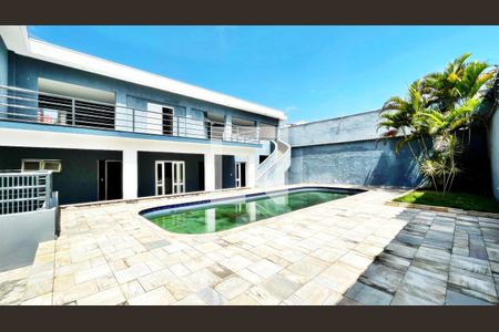 Casa à venda com 826m², 5 quartos e 12 vagas Casa à venda com 826m², 5 quartos e 12 vagasÁrea da Piscina