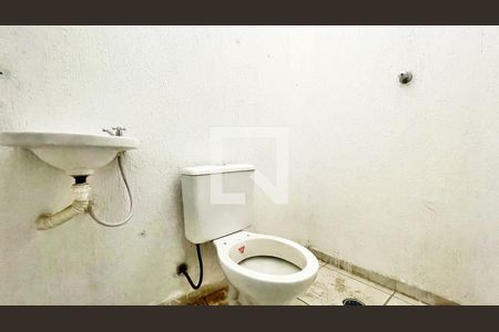 Casa à venda com 826m², 5 quartos e 12 vagas Casa à venda com 826m², 5 quartos e 12 vagasBanheiro de Serviço