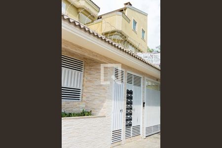 Casa à venda com 120m², 2 quartos e 1 vaga Casa à venda com 120m², 2 quartos e 1 vagaFachada