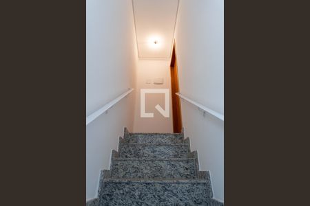 Casa à venda com 120m², 2 quartos e 1 vaga Casa à venda com 120m², 2 quartos e 1 vagaEscada