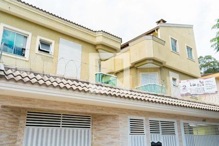 Casa à venda com 120m², 2 quartos e 1 vaga Casa à venda com 120m², 2 quartos e 1 vagaFachada