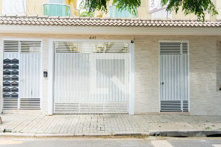 Casa à venda com 120m², 2 quartos e 1 vaga Casa à venda com 120m², 2 quartos e 1 vagaFachada