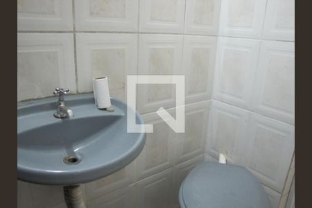 Casa à venda com 200m², 3 quartos e 3 vagasBanheiro Casa 2