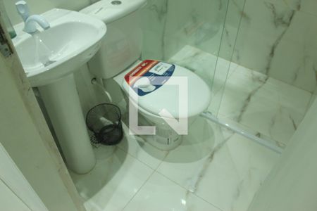 Banheiro de kitnet/studio para alugar com 1 quarto, 30m² em Jardim Umuarama, São Paulo