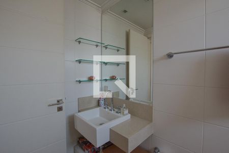 Apartamento à venda com 270m², 6 quartos e 4 vagasBanheiro da Suíte 2