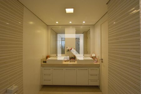 Apartamento à venda com 270m², 6 quartos e 4 vagasBanheiro da suíte 3