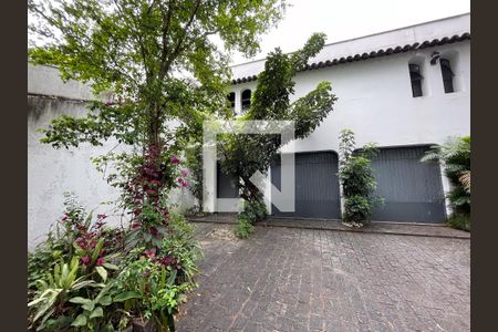 Casa à venda com 560m², 5 quartos e 6 vagas Casa à venda com 560m², 5 quartos e 6 vagasGaragem