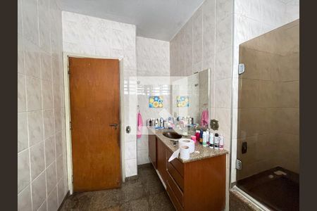 Casa à venda com 560m², 5 quartos e 6 vagas Casa à venda com 560m², 5 quartos e 6 vagasBanheiro