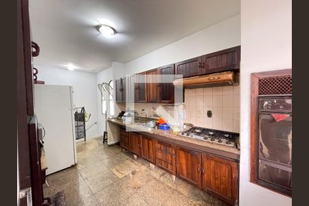 Casa à venda com 560m², 5 quartos e 6 vagas Casa à venda com 560m², 5 quartos e 6 vagasCozinha