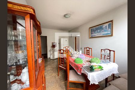 Casa à venda com 560m², 5 quartos e 6 vagas Casa à venda com 560m², 5 quartos e 6 vagasCozinha