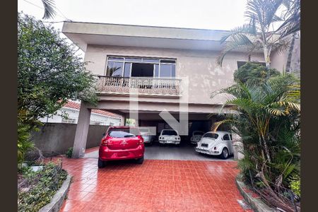 Casa para alugar com 762m², 5 quartos e 8 vagas Casa para alugar com 762m², 5 quartos e 8 vagasGaragem e Fachada