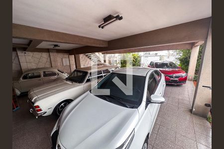 Casa para alugar com 762m², 5 quartos e 8 vagas Casa para alugar com 762m², 5 quartos e 8 vagasGaragem