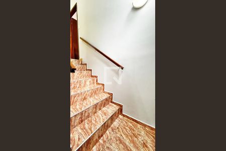 Escada de casa à venda com 2 quartos, 125m² em Jardim Monte Carmelo, Guarulhos