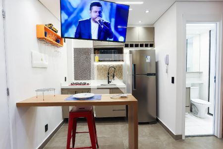Sala / cozinha de kitnet/studio para alugar com 1 quarto, 27m² em Jardim Panorama, São Paulo