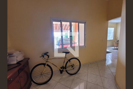 Sala de TV de casa de condomínio à venda com 4 quartos, 250m² em Sousas, Campinas