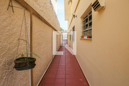 Casa à venda com 219m², 4 quartos e 2 vagas Casa à venda com 219m², 4 quartos e 2 vagasCorredor Externo