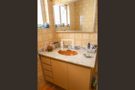 Casa à venda com 219m², 4 quartos e 2 vagas Casa à venda com 219m², 4 quartos e 2 vagasBanheiro da Suíte 1