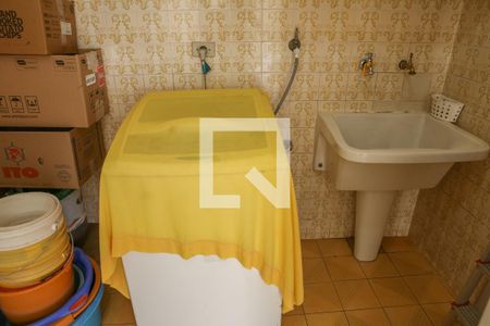 Casa à venda com 219m², 4 quartos e 2 vagas Casa à venda com 219m², 4 quartos e 2 vagasÁrea de Serviço