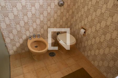 Casa à venda com 219m², 4 quartos e 2 vagas Casa à venda com 219m², 4 quartos e 2 vagasBanheiro Social