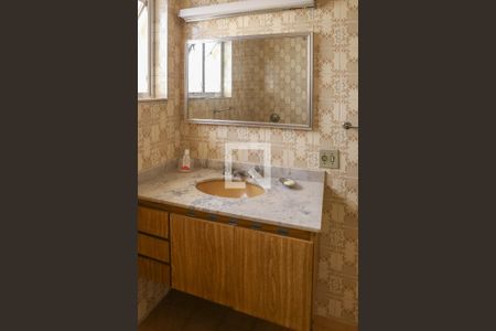 Casa à venda com 219m², 4 quartos e 2 vagas Casa à venda com 219m², 4 quartos e 2 vagasBanheiro Social