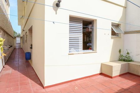 Casa à venda com 219m², 4 quartos e 2 vagas Casa à venda com 219m², 4 quartos e 2 vagasQuintal