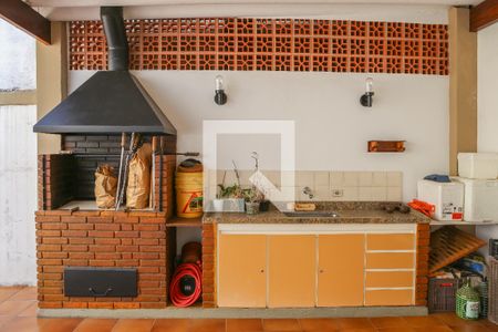 Casa à venda com 219m², 4 quartos e 2 vagas Casa à venda com 219m², 4 quartos e 2 vagasChurrasqueira