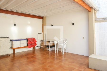 Casa à venda com 219m², 4 quartos e 2 vagas Casa à venda com 219m², 4 quartos e 2 vagasChurrasqueira