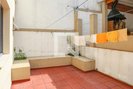 Casa à venda com 219m², 4 quartos e 2 vagas Casa à venda com 219m², 4 quartos e 2 vagasQuintal