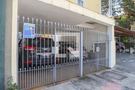 Casa à venda com 219m², 4 quartos e 2 vagas Casa à venda com 219m², 4 quartos e 2 vagasFachada