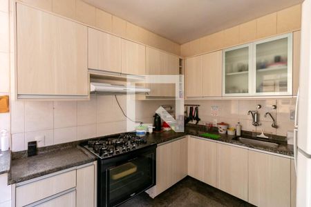 Casa à venda com 340m², 7 quartos e 3 vagas Casa à venda com 340m², 7 quartos e 3 vagasCozinha