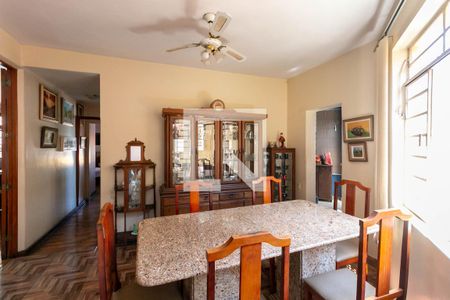 Casa à venda com 340m², 7 quartos e 3 vagas Casa à venda com 340m², 7 quartos e 3 vagasSala de Jantar