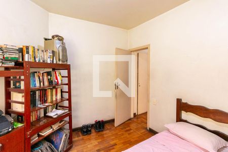 Casa à venda com 340m², 7 quartos e 3 vagas Casa à venda com 340m², 7 quartos e 3 vagasQuarto 2