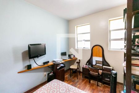 Casa à venda com 340m², 7 quartos e 3 vagas Casa à venda com 340m², 7 quartos e 3 vagasQuarto 4