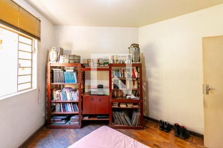 Casa à venda com 340m², 7 quartos e 3 vagas Casa à venda com 340m², 7 quartos e 3 vagasQuarto 2