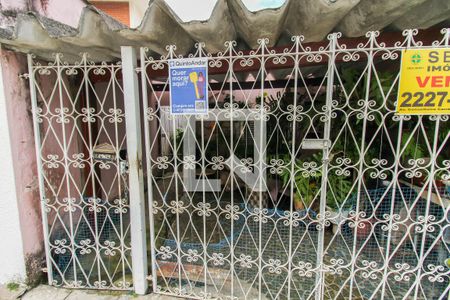 Casa à venda com 167m², 2 quartos e 1 vaga Casa à venda com 167m², 2 quartos e 1 vagaFachada