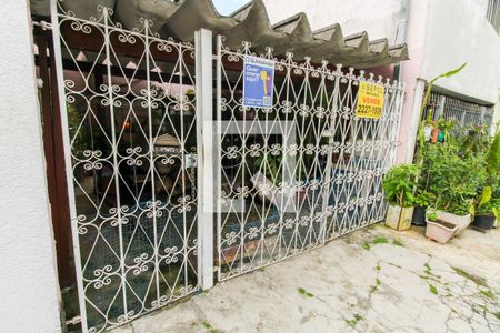 Casa à venda com 167m², 2 quartos e 1 vaga Casa à venda com 167m², 2 quartos e 1 vagaFachada