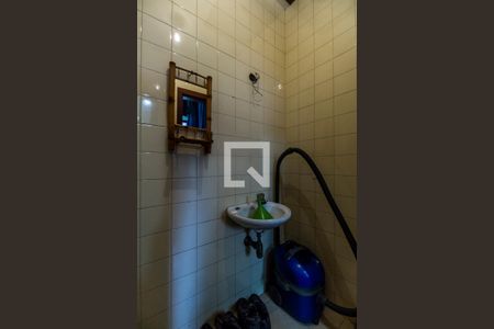 Casa de condomínio à venda com 811m², 4 quartos e 2 vagasBanheiro de serviço