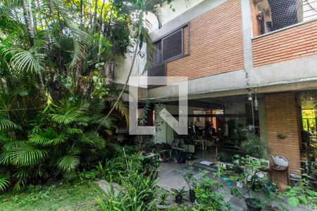Casa de condomínio à venda com 811m², 4 quartos e 2 vagasQuintal