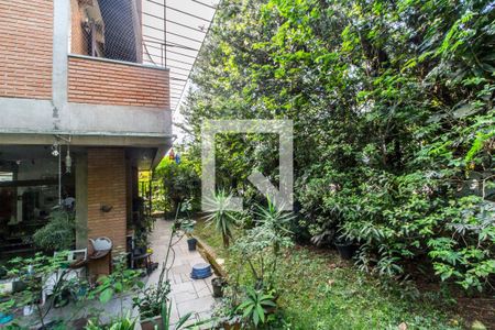 Casa de condomínio à venda com 811m², 4 quartos e 2 vagasQuintal
