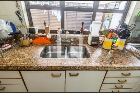 Casa de condomínio à venda com 811m², 4 quartos e 2 vagasDetalhe da cozinha