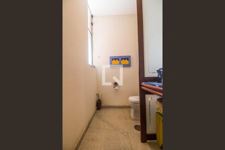 Casa de condomínio à venda com 811m², 4 quartos e 2 vagasLavabo