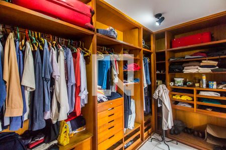 Casa de condomínio à venda com 811m², 4 quartos e 2 vagasCloset da suíte