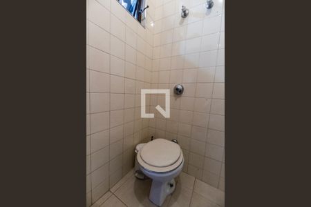 Casa de condomínio à venda com 811m², 4 quartos e 2 vagasBanheiro de serviço