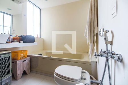 Casa de condomínio à venda com 811m², 4 quartos e 2 vagasBanheiro da Suíte