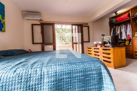 Casa de condomínio à venda com 811m², 4 quartos e 2 vagasSuíte master