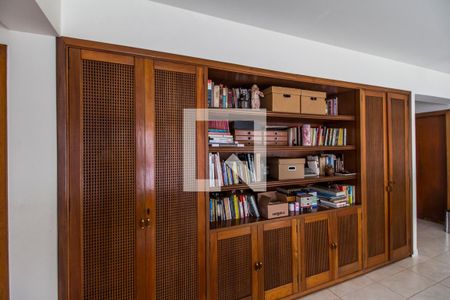 Casa de condomínio à venda com 811m², 4 quartos e 2 vagasCorredor