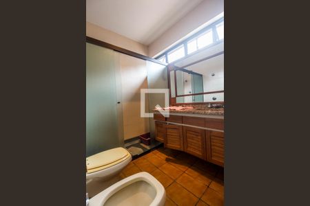 Casa de condomínio à venda com 811m², 4 quartos e 2 vagasBanheiro da Suíte