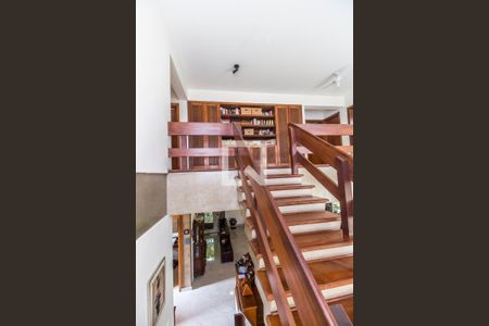 Casa de condomínio à venda com 811m², 4 quartos e 2 vagasEscada